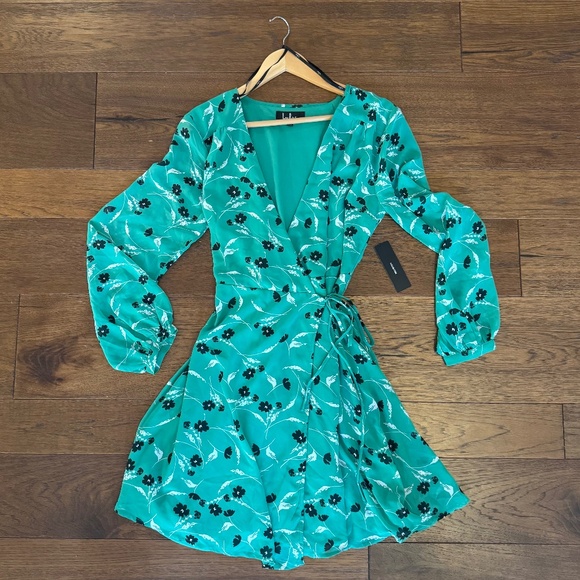 Lulus Green long sleeved dress - Picture 1 of 3